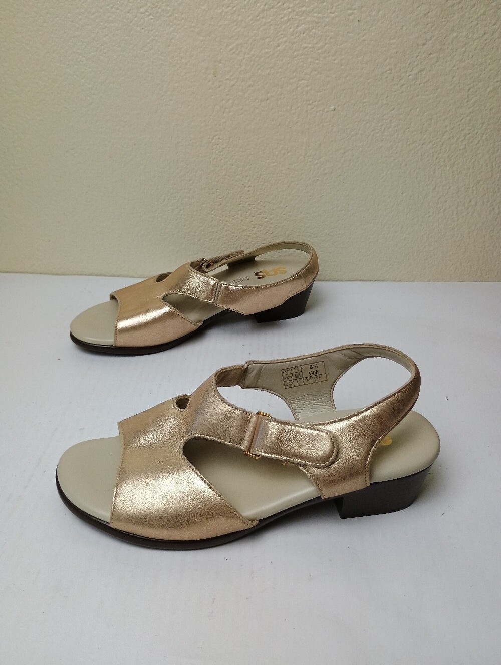 SAS Suntimer 6.5WW Metallic Gold Slingback Sandals - Classic Hook And Loop
